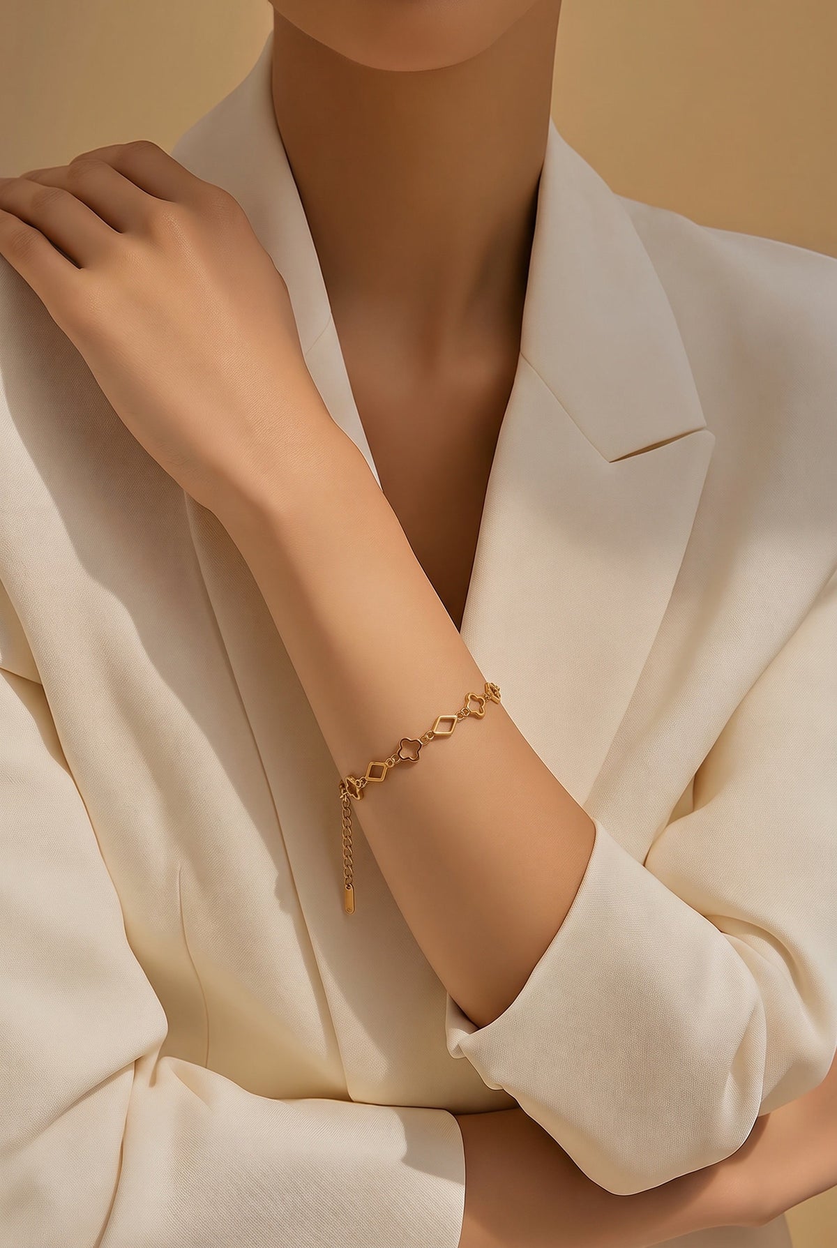 Stainless Steel Clover & Diamond Bracelet – Gold & Silver